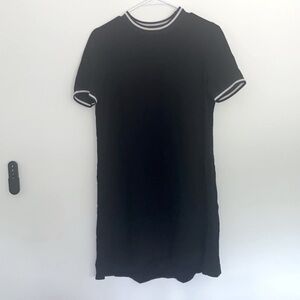 Slate & Willow Black A-Line Short Sleeve Ringer Collar Dress